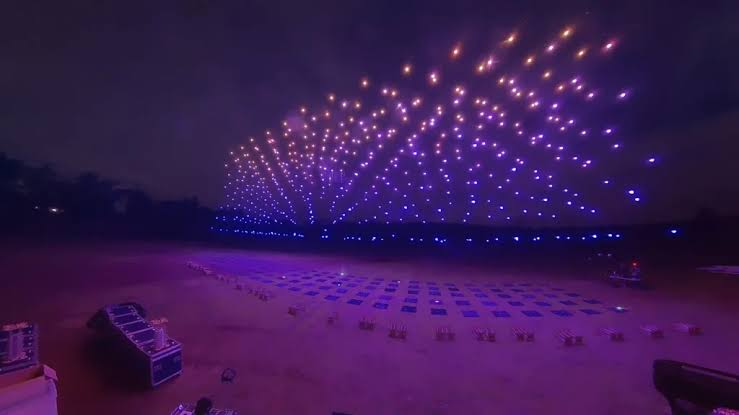 Thuê drone show là mua một sản phẩm trình diễn hoàn chỉnh, không phải thuê thiết bị theo giờ